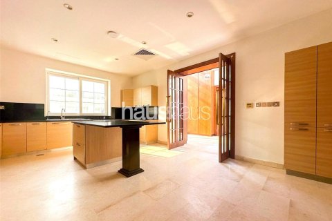 Villa en Emirates Hills, Dubai, 6 dormitorios, 860 m², № 43935 - foto 7