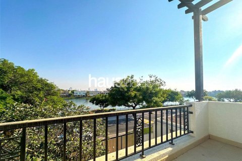 Villa en Emirates Hills, Dubai, 6 dormitorios, 860 m², № 43935 - foto 1