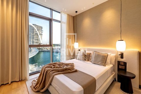 Apartment in Al Wasl, Dubai 4 bedrooms, 299.05 sq.m. № 141073 - photo 18