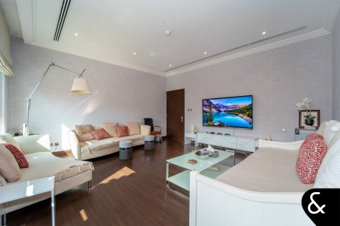 Villa in Jumeirah Golf Estates, Dubai 5 bedrooms, 929 sq.m. № 91376 - photo 20