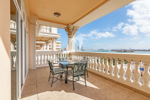 Apartment in Palm Jumeirah, Dubai 2 bedrooms, 164 sq.m. № 3612 - photo 2