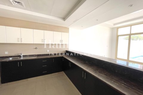 Снять в аренду таунхаус в Murooj Al Furjan, Al Furjan, Дубай: 4 спальни, 209.96078000м², № 72086 - фото 4