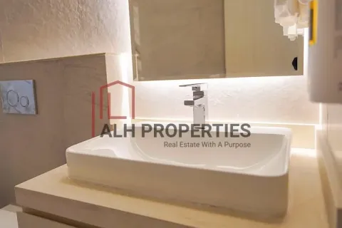 Apartment in Dubai Marina, Dubai 2 bedrooms, 110 sq.m. № 92825 - photo 18