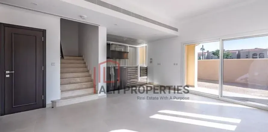 Townhouse in Dubai Land, Dubai 3 bedrooms, 260 sq.m. № 92828