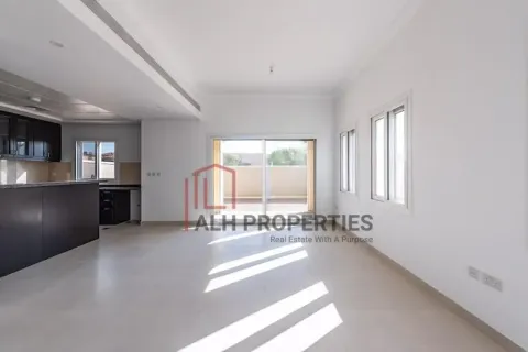 Townhouse in Dubai Land, Dubai 3 bedrooms, 260 sq.m. № 92828 - photo 2