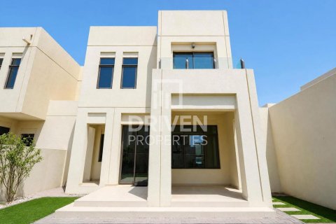 Villa in Mira Oasis, Reem, Dubai 3 bedrooms, 260.13 sq.m. № 143165 - photo 2