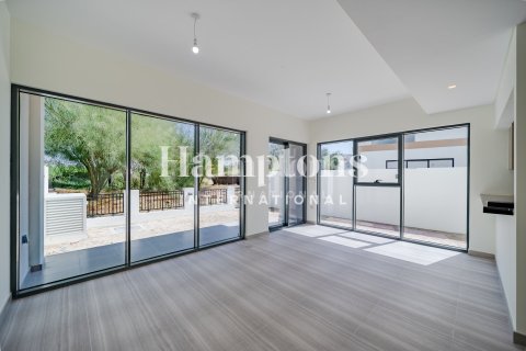 Снять в аренду таунхаус в DAMAC Hills (Akoya by DAMAC), Дубай: 4 спальни, 261.05743000м², № 77583 - фото 3