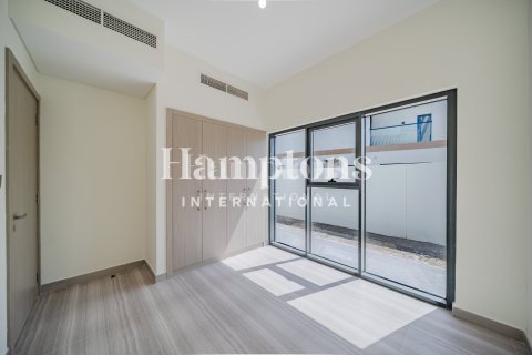 Снять в аренду таунхаус в DAMAC Hills (Akoya by DAMAC), Дубай: 4 спальни, 261.05743000м², № 77583 - фото 17