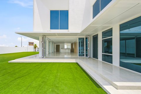 Villa in Dubai 4 bedrooms, 1505.77 sq.m. № 133998