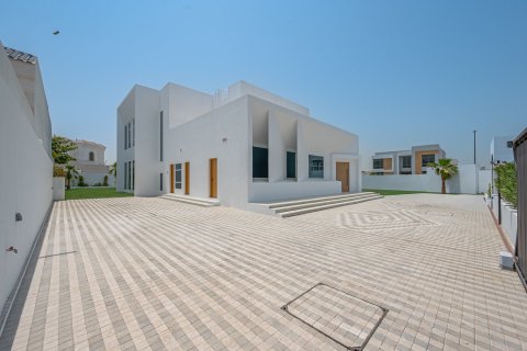 Villa in Dubai 4 bedrooms, 1505.77 sq.m. № 133998 - photo 4