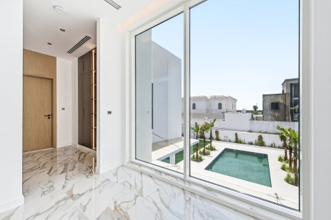 Villa in Dubai 4 bedrooms, 1505.77 sq.m. № 133998 - photo 17