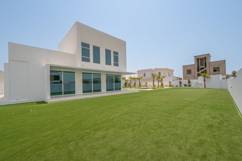 Villa in Dubai 4 bedrooms, 1505.77 sq.m. № 133998 - photo 3