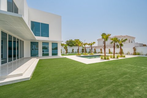 Villa in Dubai 4 bedrooms, 1505.77 sq.m. № 133998 - photo 29