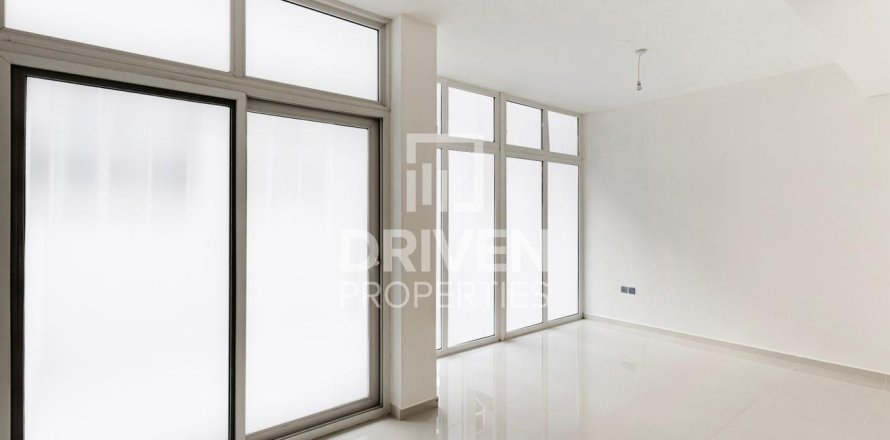 Adosado en Dubai, 3 dormitorios, 112.23 m², № 136629