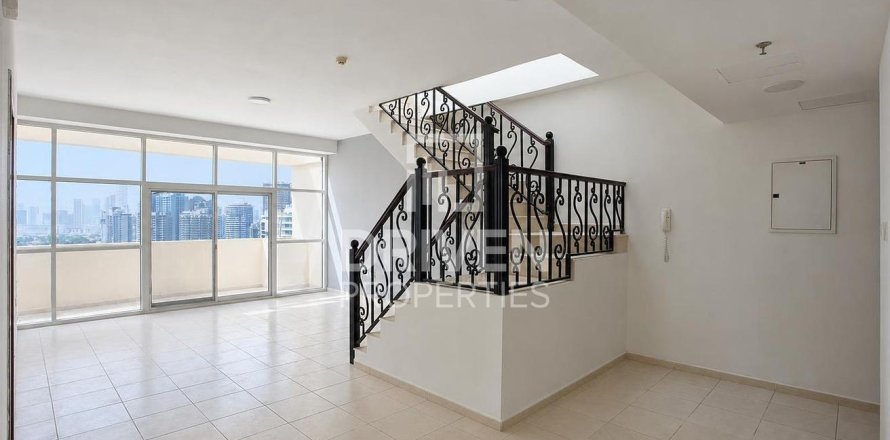 Apartment in Royal Residence, Dubai Sports City, Dubai 3 bedrooms, 240.62 sq.m. № 135832
