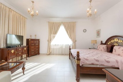Villa in Falcon City of Wonders, Dubai 5 bedrooms, 814 sq.m. № 5025 - photo 18