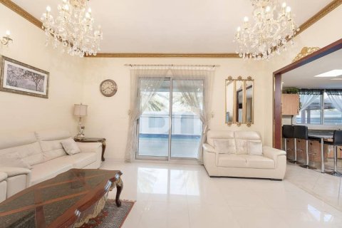 Villa in Falcon City of Wonders, Dubai 5 bedrooms, 814 sq.m. № 5025 - photo 17