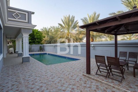 Villa in Falcon City of Wonders, Dubai 5 bedrooms, 814 sq.m. № 5025 - photo 4