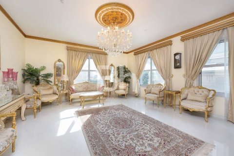 Villa in Falcon City of Wonders, Dubai 5 bedrooms, 814 sq.m. № 5025 - photo 10