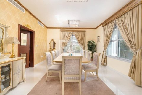 Villa in Falcon City of Wonders, Dubai 5 bedrooms, 814 sq.m. № 5025 - photo 11