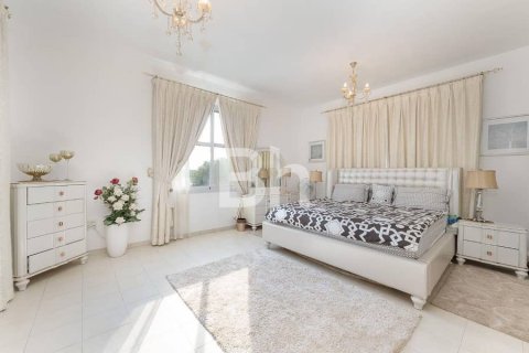 Villa in Falcon City of Wonders, Dubai 5 bedrooms, 814 sq.m. № 5025 - photo 16