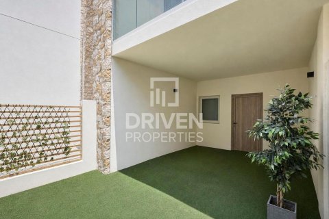 Townhouse in Rukan, Dubai 2 bedrooms, 100.06 sq.m. № 143222 - photo 21