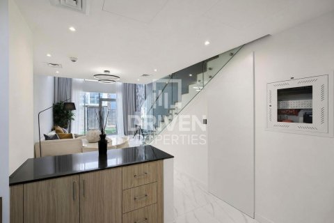 Townhouse in Rukan, Dubai 2 bedrooms, 100.06 sq.m. № 143222 - photo 15