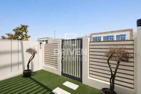 Townhouse in Rukan, Dubai 2 bedrooms, 100.06 sq.m. № 143222 - photo 23