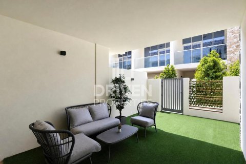 Townhouse in Rukan, Dubai 2 bedrooms, 100.06 sq.m. № 143222 - photo 22