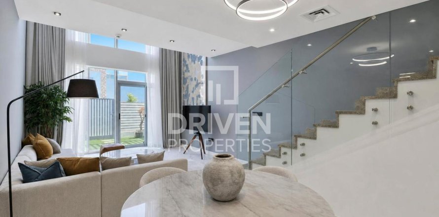 Townhouse in Rukan, Dubai 2 bedrooms, 100.06 sq.m. № 143222