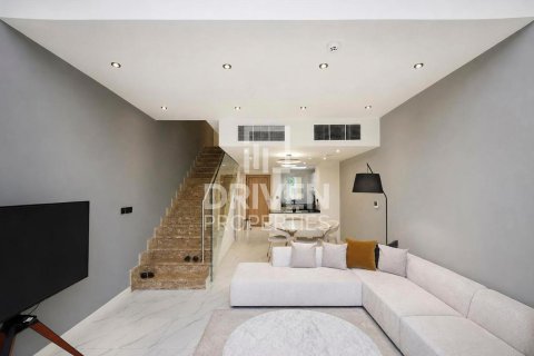 Townhouse in Rukan, Dubai 2 bedrooms, 100.06 sq.m. № 143222 - photo 2