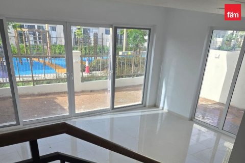 Вилла в Дубае, 4 спальни, 170.2м², № 117706