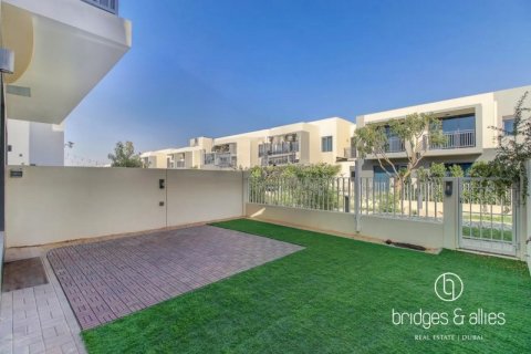 Villa en Dubai Hills Estate, Dubai, 4 dormitorios, 203 m², № 98064