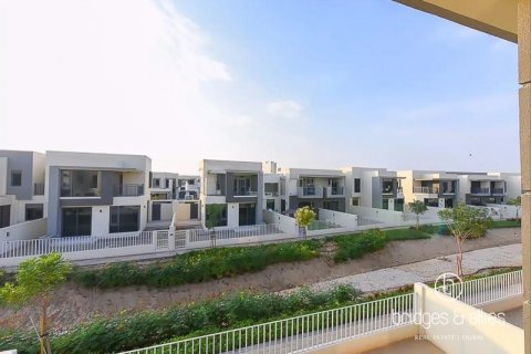 Villa en Dubai Hills Estate, Dubai, 4 dormitorios, 203 m², № 98064 - foto 2