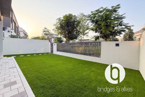 Вилла в Tilal Al Ghaf, Дубай, 4 спальни, 245м², № 98060