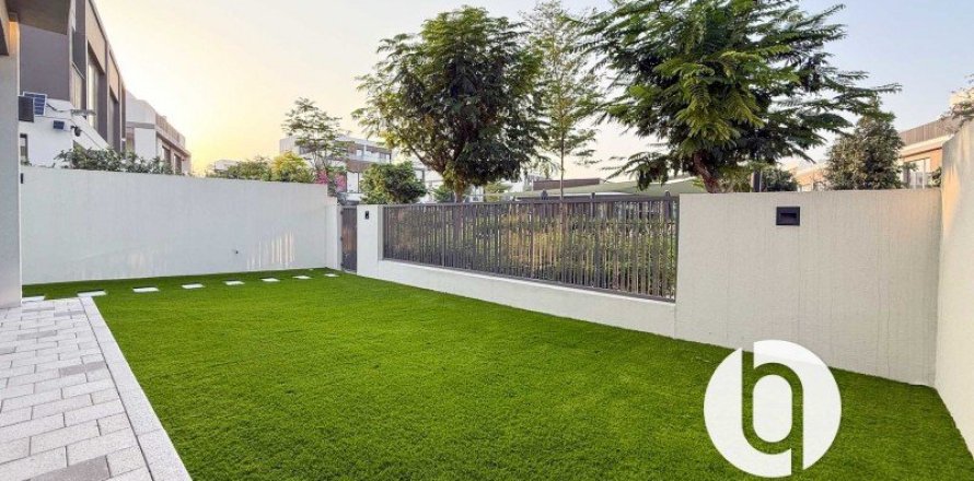 Villa en Tilal Al Ghaf, Dubai, 4 dormitorios, 245 m², № 98060