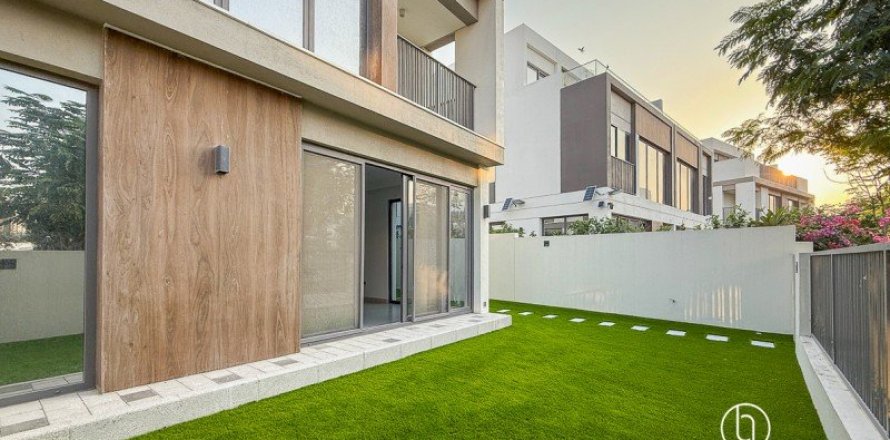 Вилла в Tilal Al Ghaf, Дубай, 4 спальни, 245м², № 98060