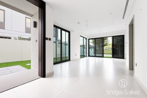 Снять в аренду виллу в Tilal Al Ghaf, Дубай: 4 спальни, 245м², № 98060 - фото 3