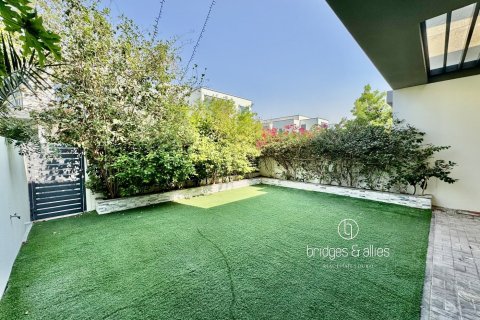 Villa en Dubai Hills Estate, Dubai, 3 dormitorios, 203 m², № 98061 - foto 2