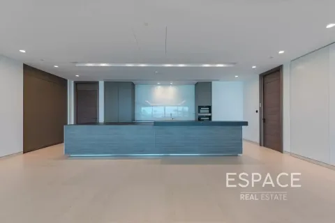 Apartment in Palm Jumeirah, Dubai 4 bedrooms, 697 sq.m. № 122588 - photo 3