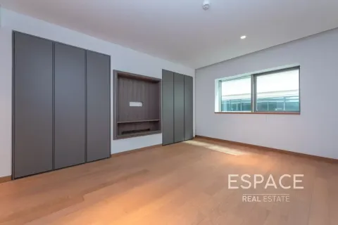Apartment in Palm Jumeirah, Dubai 4 bedrooms, 697 sq.m. № 122588 - photo 7