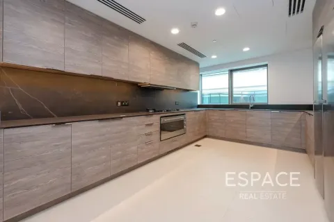 Apartment in Palm Jumeirah, Dubai 4 bedrooms, 697 sq.m. № 122588 - photo 9