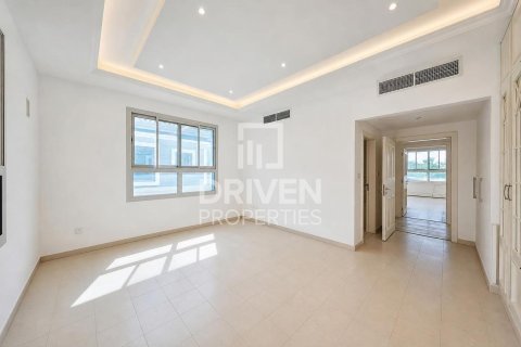 Villa en Falcon City of Wonders, Dubai, 5 dormitorios, 1064.85 m², № 140220 - foto 12