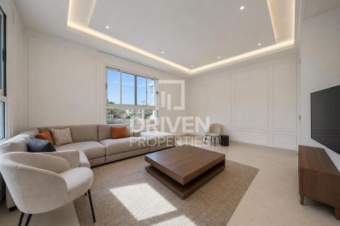 Villa en Falcon City of Wonders, Dubai, 5 dormitorios, 1064.85 m², № 140220 - foto 2