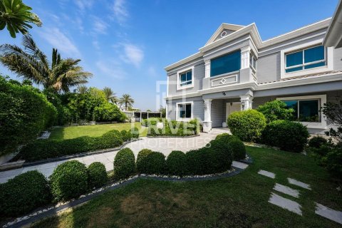 Villa en Falcon City of Wonders, Dubai, 5 dormitorios, 1064.85 m², № 140220