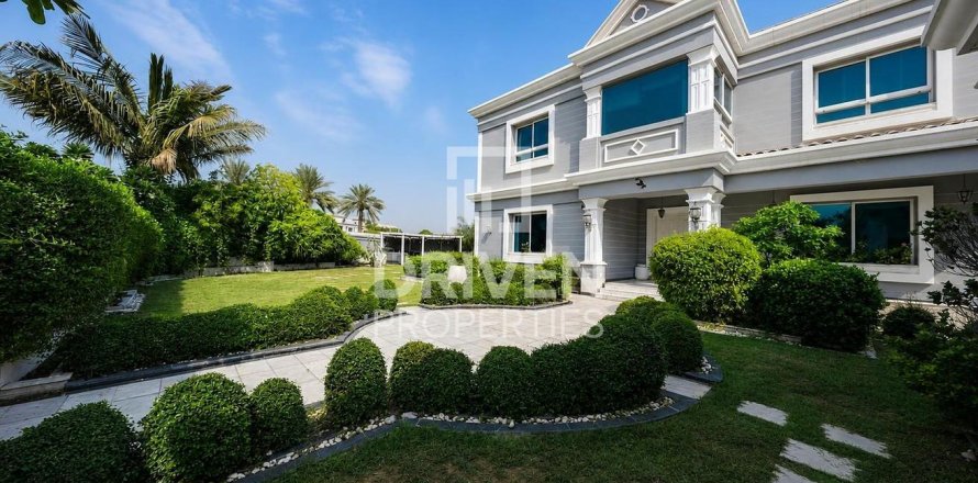 Villa en Falcon City of Wonders, Dubai, 5 dormitorios, 1064.85 m², № 140220