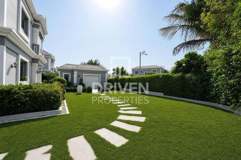 Villa en Falcon City of Wonders, Dubai, 5 dormitorios, 1064.85 m², № 140220 - foto 26
