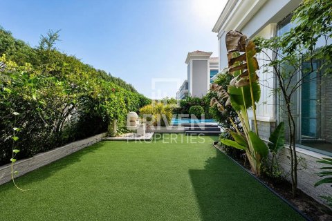 Villa en Falcon City of Wonders, Dubai, 5 dormitorios, 1064.85 m², № 140220 - foto 27