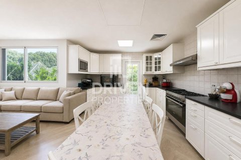 Villa en Falcon City of Wonders, Dubai, 5 dormitorios, 1064.85 m², № 140220 - foto 3