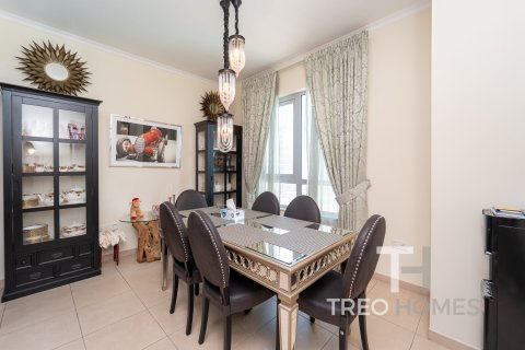 Купить квартиру в Бурдж-Халифе, Дубай: 3 спальни, 193м², № 7132 - фото 6